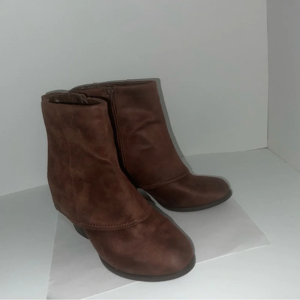 Fergilicious by Fergie Dark Brown Suede Ankle Boots – Size 7.5 M - Picture 3 of 7